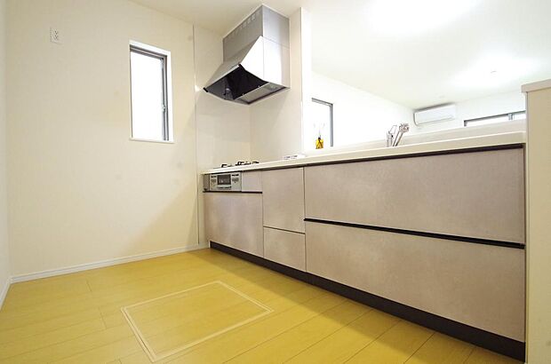 収納豊富で、日々のお料理から後片付けまで快適に、はかどるキッチンです。