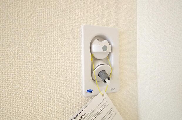 洗濯機用の給水口には蛇口ではなく、全自動洗濯機が設置できる専用の給水口が設置されております。