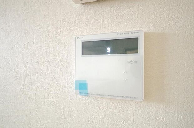 ワンタッチで設定した湯量 温度までお湯を足し、追焚きさせるオートバスを採用しております。