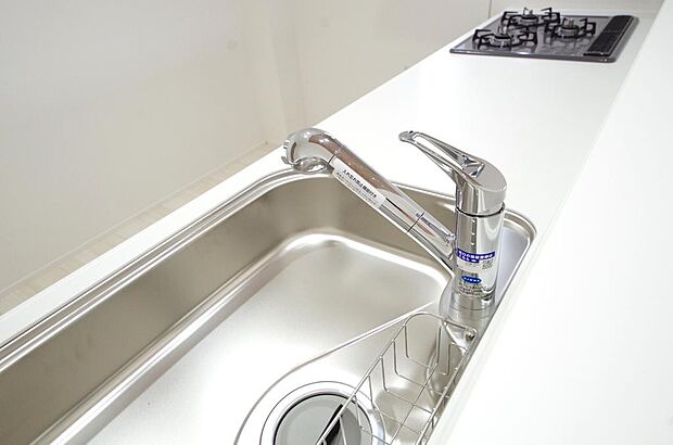 レバー操作一つで水量、温度も調節可能です。また、蛇口には浄水カートリッジも内蔵可能です。