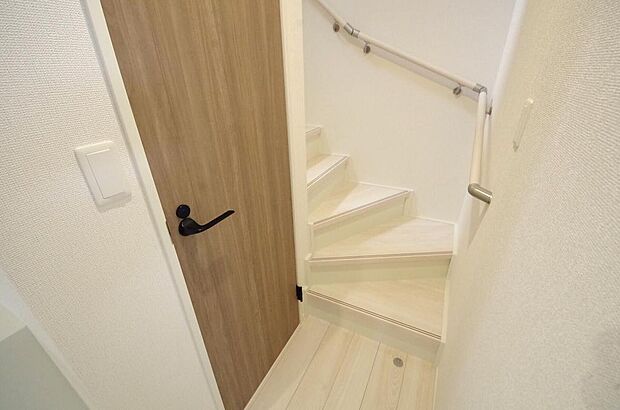 家族を心地よく迎えたり、お客様を心からお迎えしたり、おもてなしの心をもって迎え入れます。