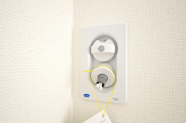 洗濯機用の給水口には蛇口ではなく、全自動洗濯機が設置できる専用の給水口が設置されております。