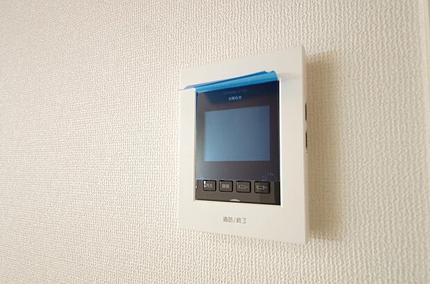 来訪者を映像と音声で確認可能なので、煩わしいセールスにも住戸内で対話可能です。