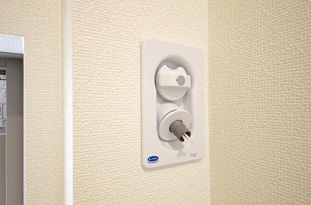 洗濯機用の給水口には蛇口ではなく、全自動洗濯機が設置できる専用の給水口が設置されております。