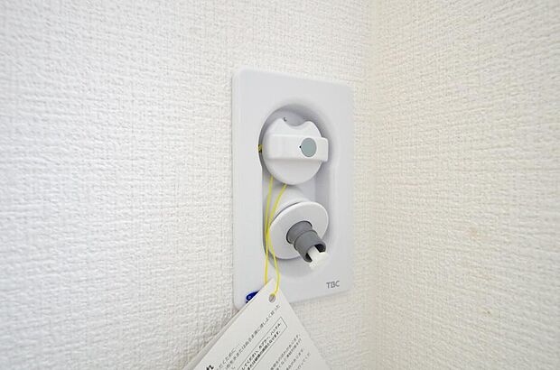 洗濯機用の給水口には蛇口ではなく、全自動洗濯機が設置できる専用の給水口が設置されております。