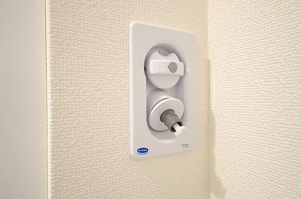 洗濯機用の給水口には蛇口ではなく、全自動洗濯機が設置できる専用の給水口が設置されております。