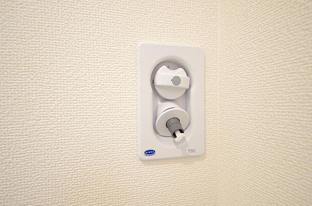 洗濯機用の給水口には蛇口ではなく、全自動洗濯機が設置できる専用の給水口が設置されております。