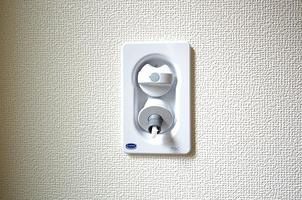 洗濯機用の給水口には蛇口ではなく、全自動洗濯機が設置できる専用の給水口が設置されております。