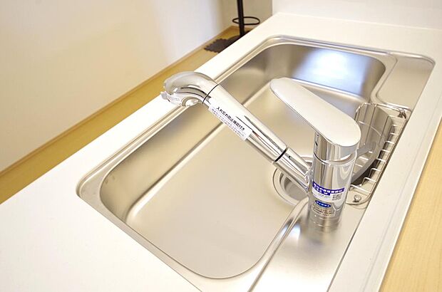 レバー操作一つで水量、温度も調節可能です。また、蛇口には浄水カートリッジも内蔵可能です。