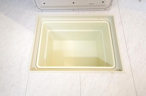 シャンプー リンス 洗剤 柔軟剤等のストックに便利です。空間を有効に利用した収納です。