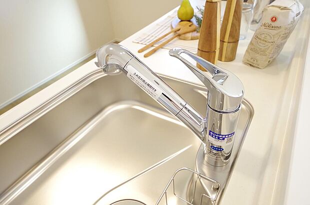 レバー操作一つで水量、温度も調節可能です。また、蛇口には浄水カートリッジも内蔵可能です。