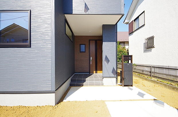 家族を心地よく迎えたり、お客様を心からお迎えしたり、おもてなしの心をもって迎え入れます。