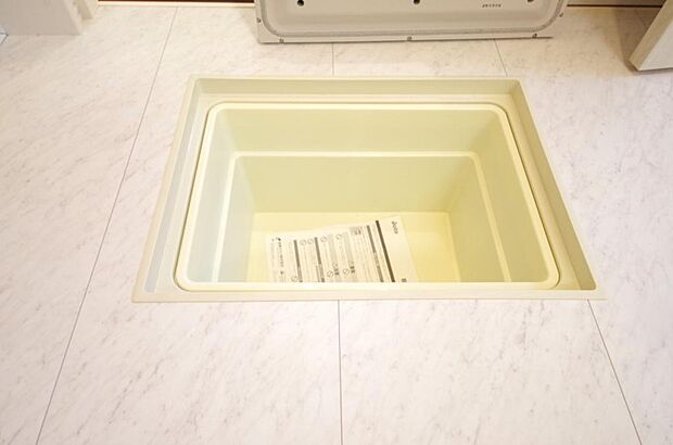 シャンプー リンス 洗剤 柔軟剤等のストックに便利です。空間を有効に利用した収納です。