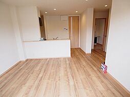 レジデンスみやま F棟 102号室 1階1LDKのリビング/ダイニング