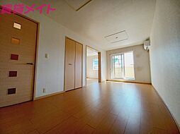 イエローフォレスト 2階2LDKのリビング/ダイニング