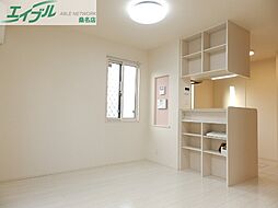 エトワールIII 1階1LDKのリビング/ダイニング