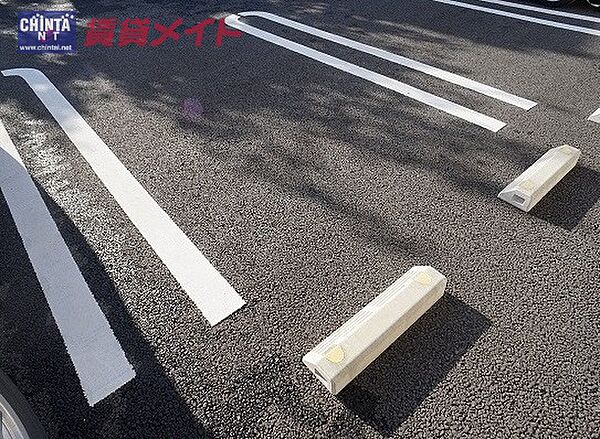 画像6:駐車場