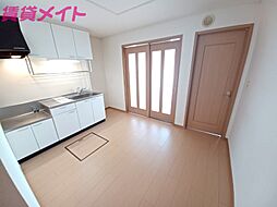 イルマーレ　II 1階2DKのリビング/ダイニング