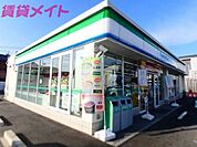 ファミリーマート東員町六把野店 594m