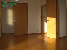 アクシス尾平 2階1Kのリビング/ダイニング