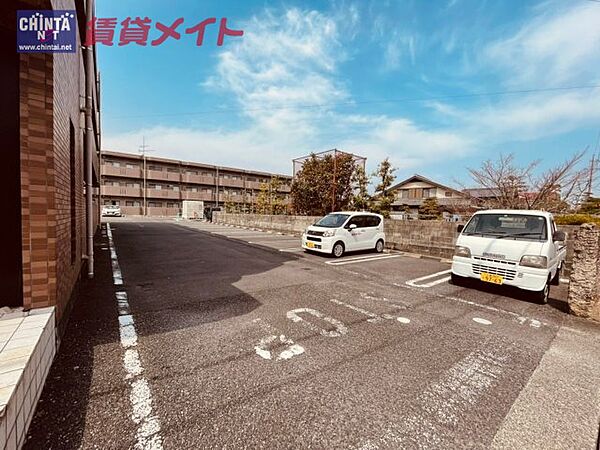 画像7:駐車場