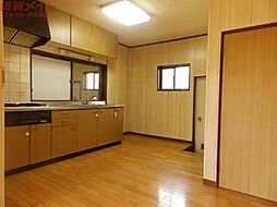 笹尾東林様貸家 1階4SLDKのリビング/ダイニング