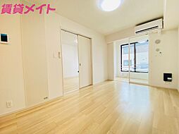 シックスペンス 1階1LDKのリビング/ダイニング