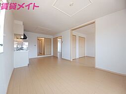 近鉄名古屋線 長太ノ浦駅 徒歩15分の賃貸アパート 2階2LDKのリビング/ダイニング