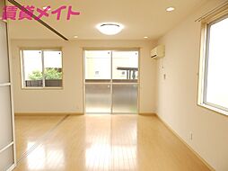 近鉄鈴鹿線 平田町駅 徒歩21分の賃貸アパート 1階2LDKのリビング/ダイニング