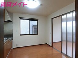 近鉄鈴鹿線 平田町駅 徒歩13分の賃貸アパート 1階2Kのリビング/ダイニング