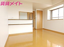 ＷＪガーデン亀山 3階ワンルームのリビング/ダイニング