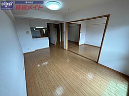 ラフィネ上浜 4階3LDKのリビング/ダイニング