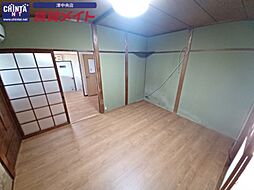 H様借家 1階6DKのリビング/ダイニング