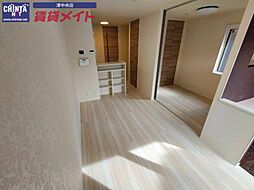 Ｋ ＴＯＷＮ津新町 1階1LDKのリビング/ダイニング