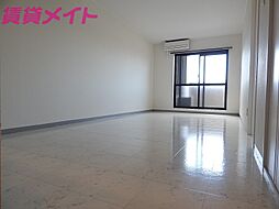 クァトロ 1階1LDKのリビング/ダイニング