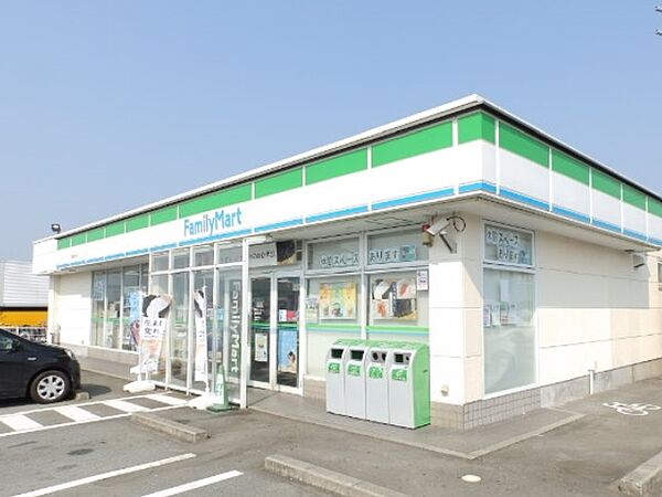 画像22:ファミリーマート　嬉野中川新町店