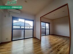 ラフィネ・ドミール 1階2LDKのリビング/ダイニング