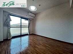 ロイヤルリング 4階1Kのリビング/ダイニング