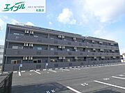 松阪駅より徒歩19分 築8年4ヶ月 3階建の賃貸物件