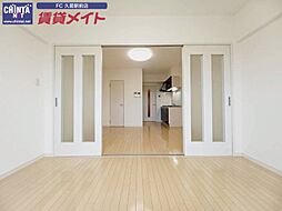 近鉄名古屋線 津新町駅 徒歩3分の賃貸マンション 13階1LDKのリビング/ダイニング