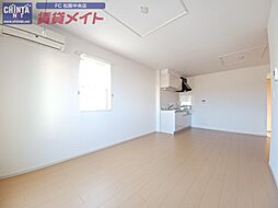 近鉄山田線 明星駅 徒歩15分の賃貸アパート 1階1LDKのリビング/ダイニング