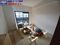 近鉄名古屋線 伊勢中川駅 徒歩3分の賃貸マンション 1階1Kのリビング/ダイニング