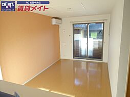 近鉄山田線 松ヶ崎駅 徒歩2分の賃貸アパート 1階1LDKのリビング/ダイニング