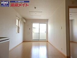 近鉄山田線 明星駅 徒歩15分の賃貸アパート 1階1LDKのリビング/ダイニング