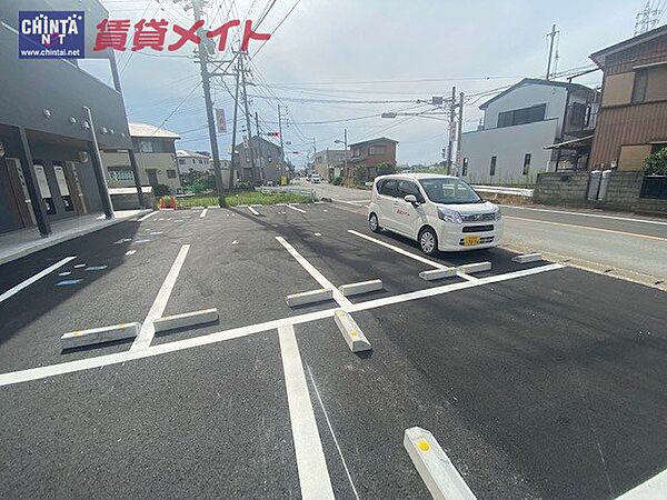 画像7:駐車場