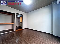 JR参宮線 五十鈴ケ丘駅 徒歩7分の賃貸アパート 1階ワンルームのリビング/ダイニング