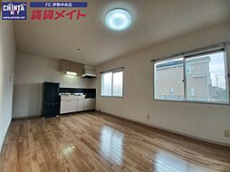 JR参宮線 五十鈴ケ丘駅 徒歩14分の賃貸アパート 1階2LDKのリビング/ダイニング