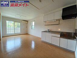 近鉄山田線 明野駅 徒歩9分の賃貸アパート 2階2LDKのリビング/ダイニング