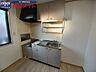 キッチン：同建物別部屋反転写真です