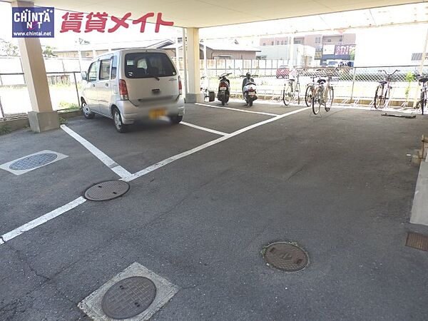 画像7:駐車場